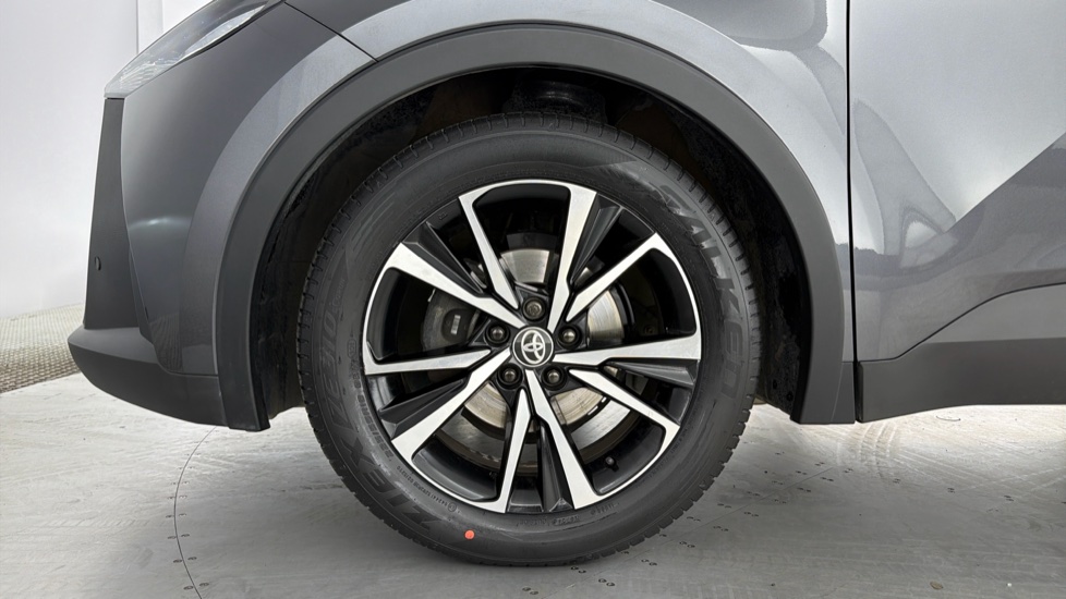 Toyota C-HR 1.8 Hybrid Design 5dr CVT Hybrid Hatchback - Image 25