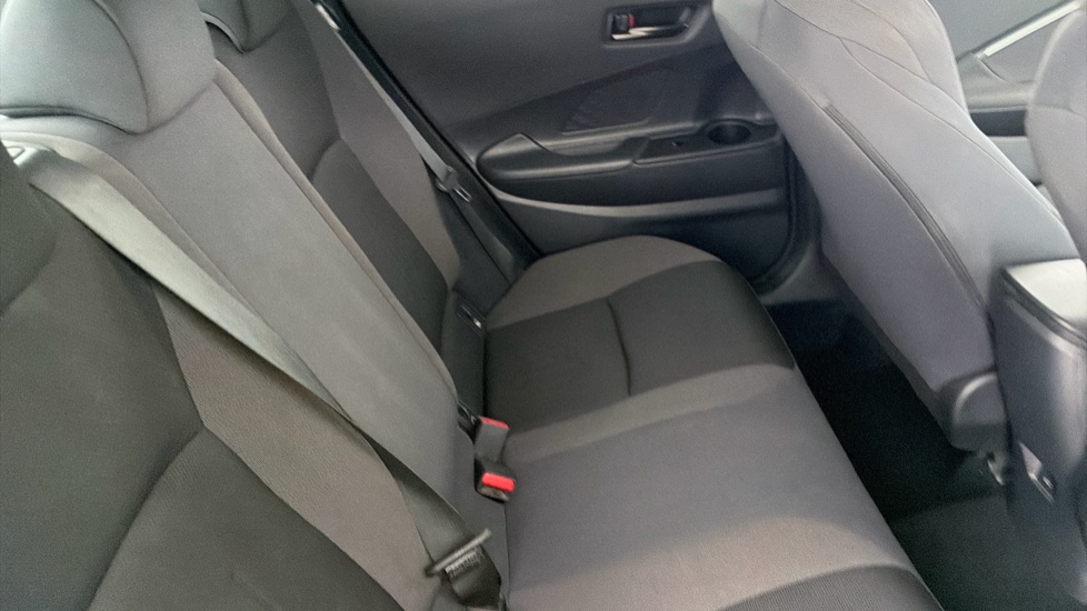 Toyota C-HR 1.8 Hybrid Design 5dr CVT Hybrid Hatchback - Image 8
