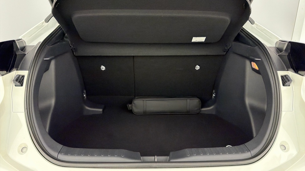 Toyota C-HR 1.8 Hybrid Design 5dr CVT Hybrid Hatchback - Image 13