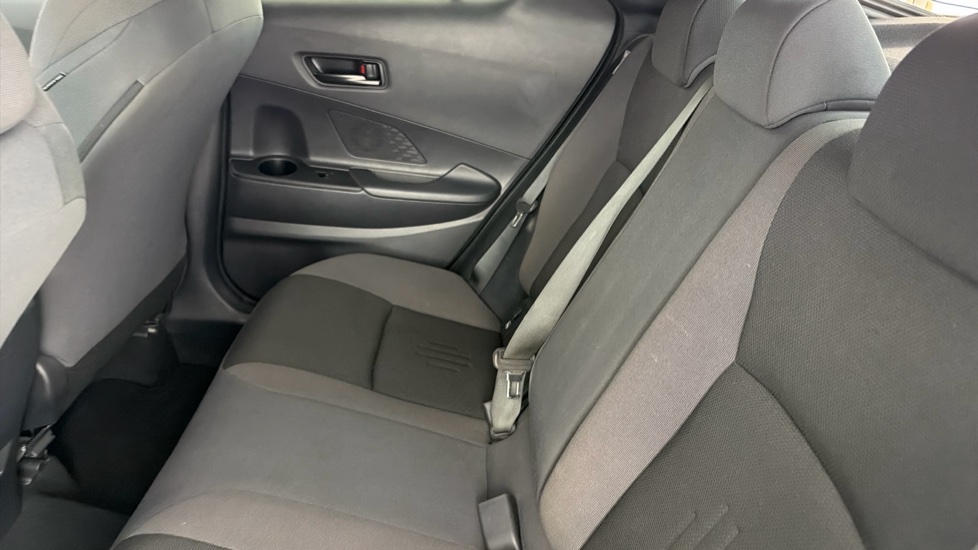 Toyota C-HR 1.8 Hybrid Design 5dr CVT Hybrid Hatchback - Image 15