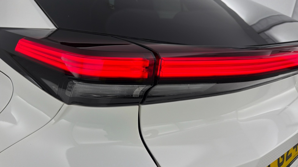 Toyota C-HR 1.8 Hybrid Design 5dr CVT Hybrid Hatchback - Image 21