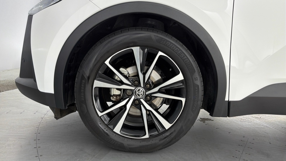 Toyota C-HR 1.8 Hybrid Design 5dr CVT Hybrid Hatchback - Image 25