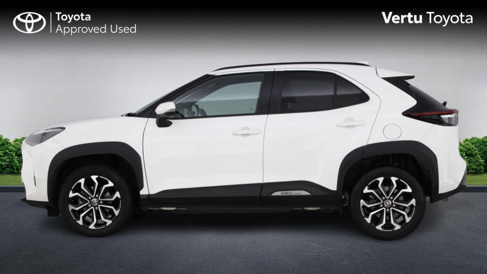 Toyota Yaris Cross 1.5 Hybrid Design 5dr CVT Hybrid Estate - Image 24
