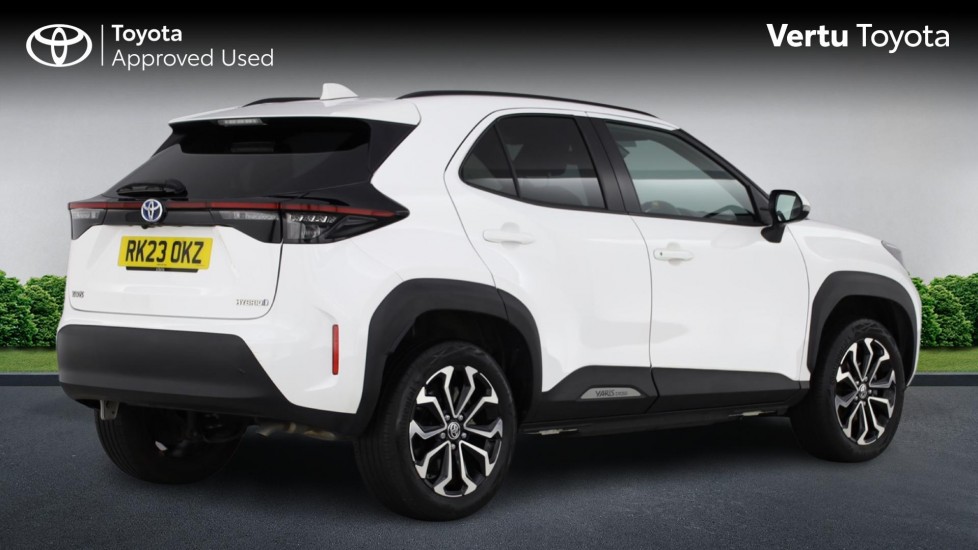 Toyota Yaris Cross 1.5 Hybrid Design 5dr CVT Hybrid Estate - Image 2