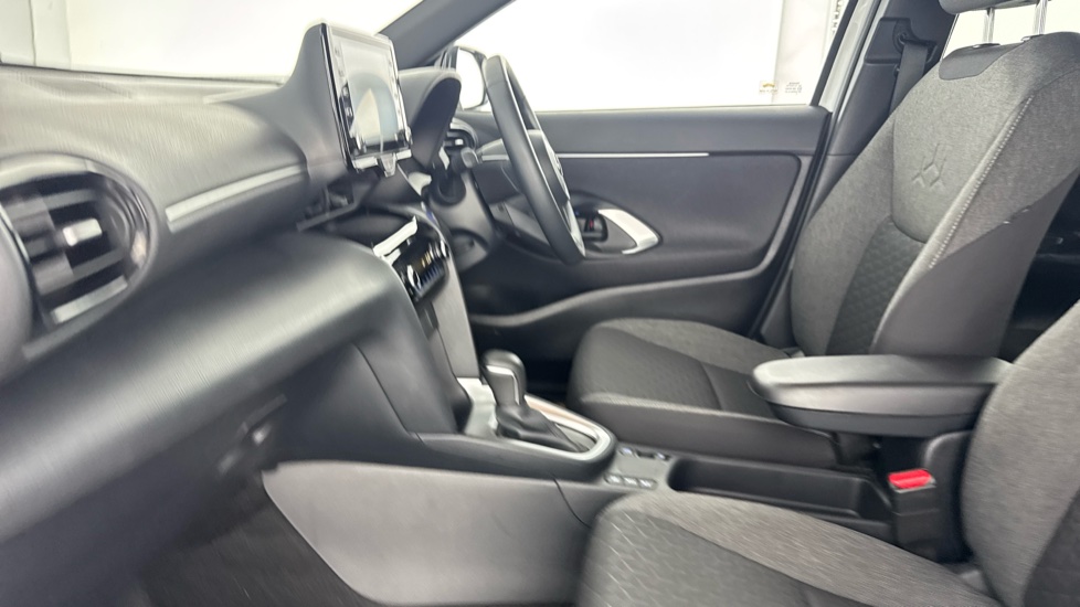 Toyota Yaris Cross 1.5 Hybrid Design 5dr CVT Hybrid Estate - Image 5