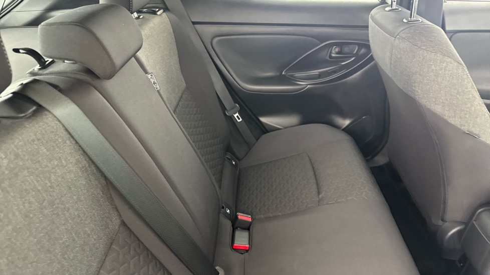 Toyota Yaris Cross 1.5 Hybrid Design 5dr CVT Hybrid Estate - Image 8