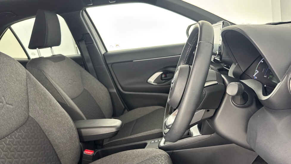 Toyota Yaris Cross 1.5 Hybrid Design 5dr CVT Hybrid Estate - Image 12