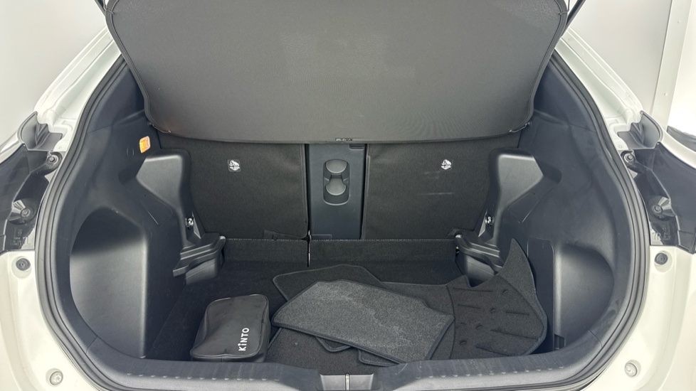 Toyota Yaris Cross 1.5 Hybrid Design 5dr CVT Hybrid Estate - Image 13