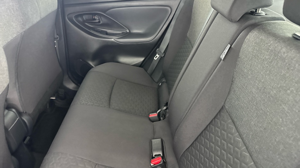 Toyota Yaris Cross 1.5 Hybrid Design 5dr CVT Hybrid Estate - Image 15