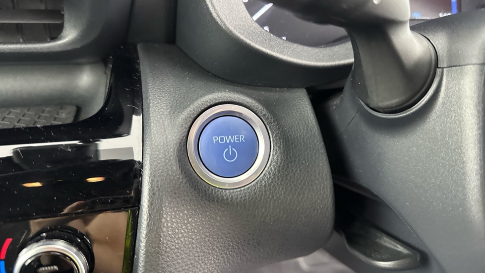 Toyota Yaris Cross 1.5 Hybrid Design 5dr CVT Hybrid Estate - Image 16