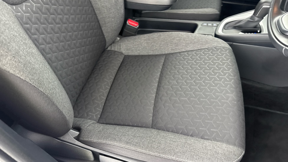 Toyota Yaris Cross 1.5 Hybrid Design 5dr CVT Hybrid Estate - Image 17