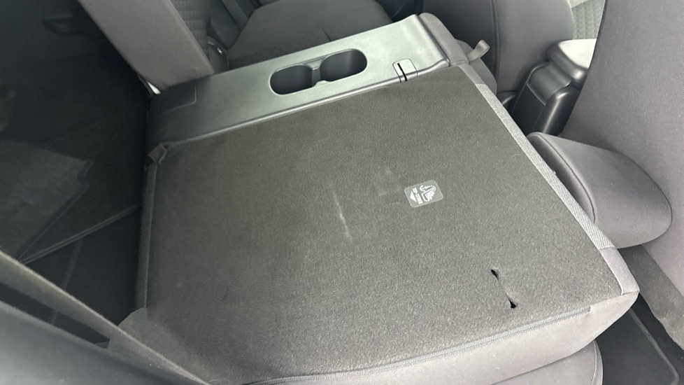 Toyota Yaris Cross 1.5 Hybrid Design 5dr CVT Hybrid Estate - Image 18