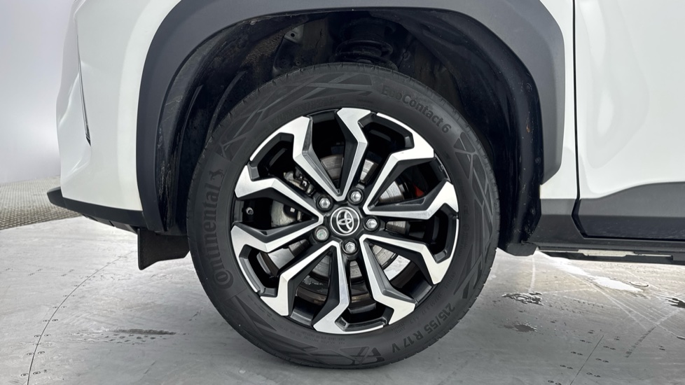 Toyota Yaris Cross 1.5 Hybrid Design 5dr CVT Hybrid Estate - Image 25