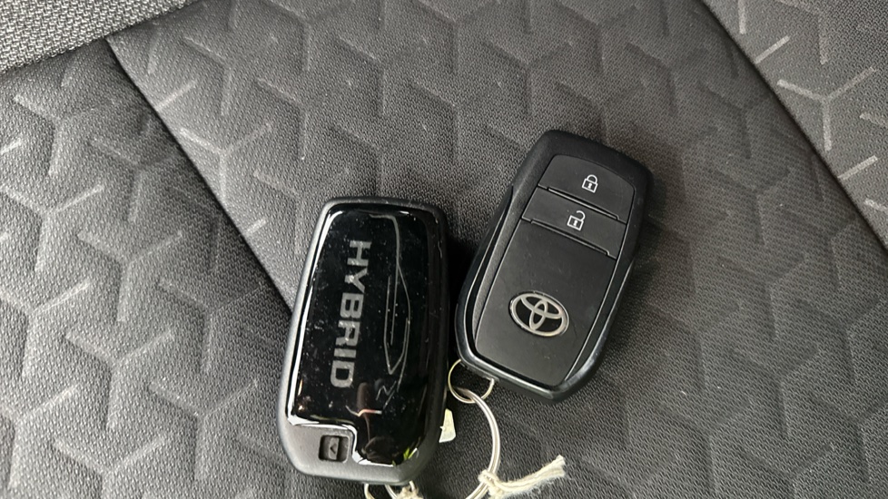 Toyota Yaris Cross 1.5 Hybrid Design 5dr CVT Hybrid Estate - Image 28
