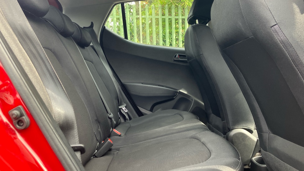 Hyundai i10 1.2 SE 5dr Petrol Hatchback - Image 16