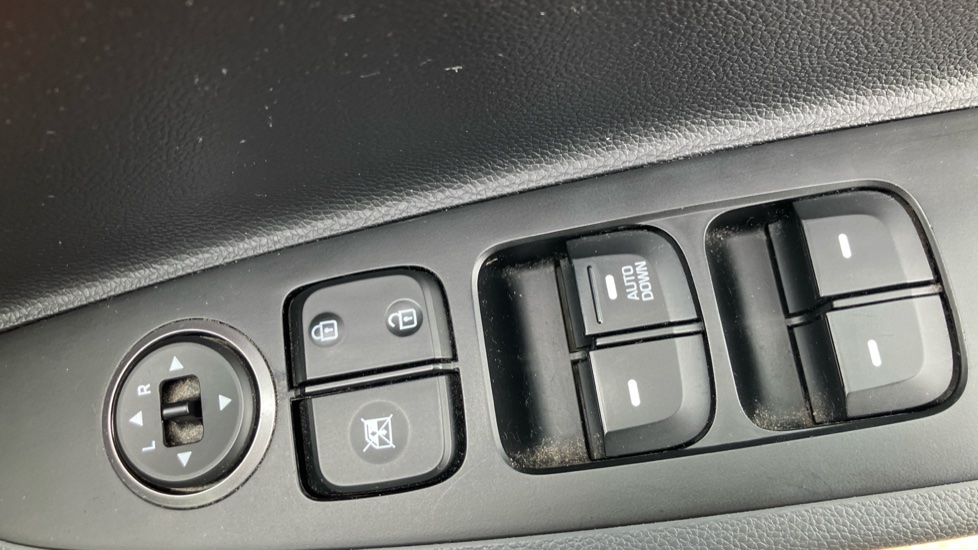 Hyundai i10 1.2 SE 5dr Petrol Hatchback - Image 21