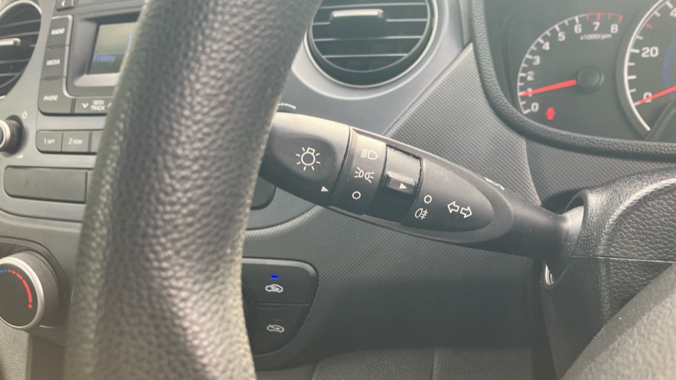 Hyundai i10 1.2 SE 5dr Petrol Hatchback - Image 30