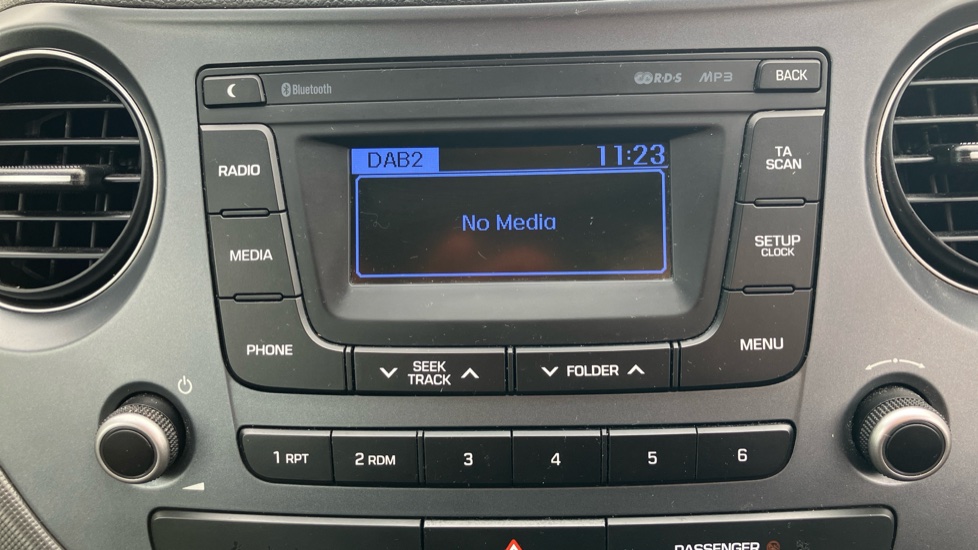 Hyundai i10 1.2 SE 5dr Petrol Hatchback - Image 32