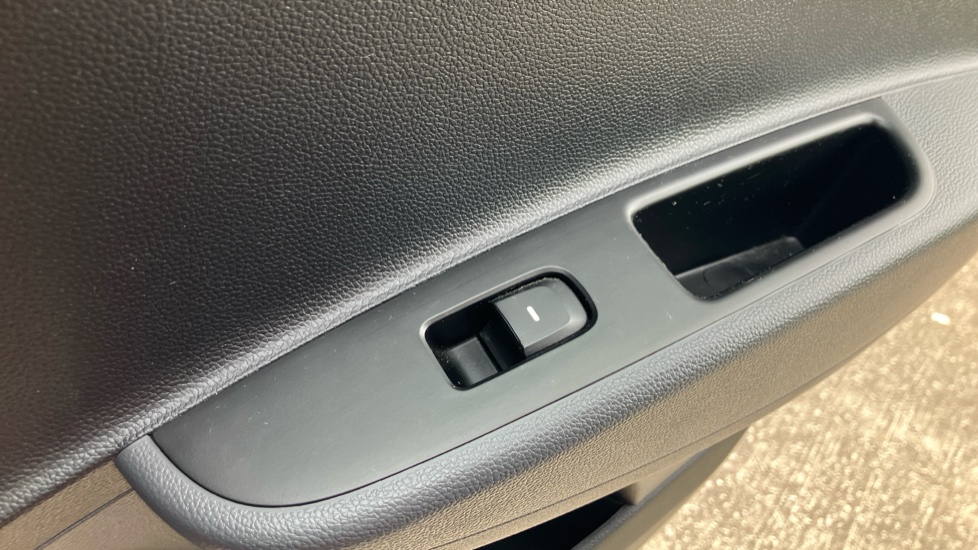 Hyundai i10 1.2 SE 5dr Petrol Hatchback - Image 37