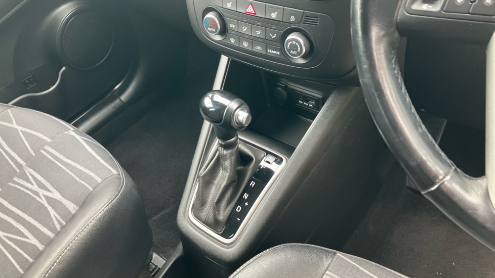 Kia Venga 1.6 3 5dr Auto [6] Petrol Hatchback - Image 14