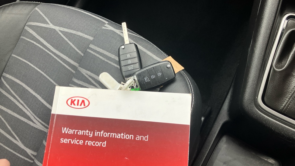 Kia Venga 1.6 3 5dr Auto [6] Petrol Hatchback - Image 19