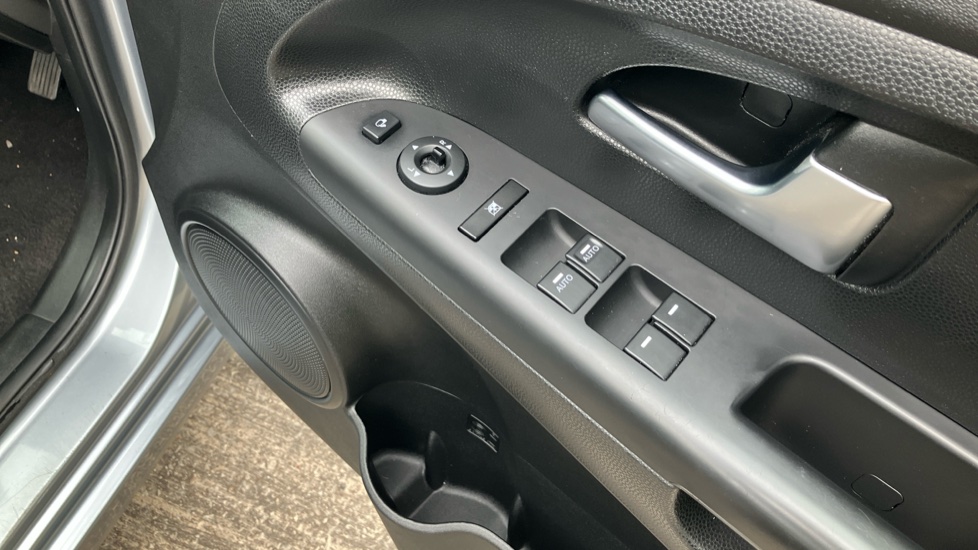 Kia Venga 1.6 3 5dr Auto [6] Petrol Hatchback - Image 35