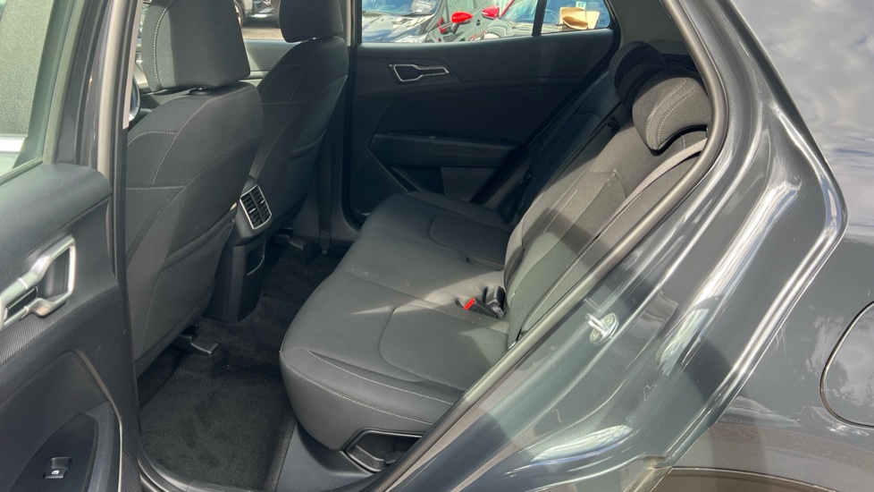 Kia Sportage 1.6T GDi ISG 2 5dr Petrol Estate - Image 16