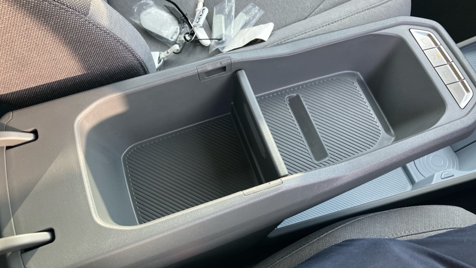 Kia EV3 150kW Air 81.4kWh 5dr Auto Electric Estate - Image 38