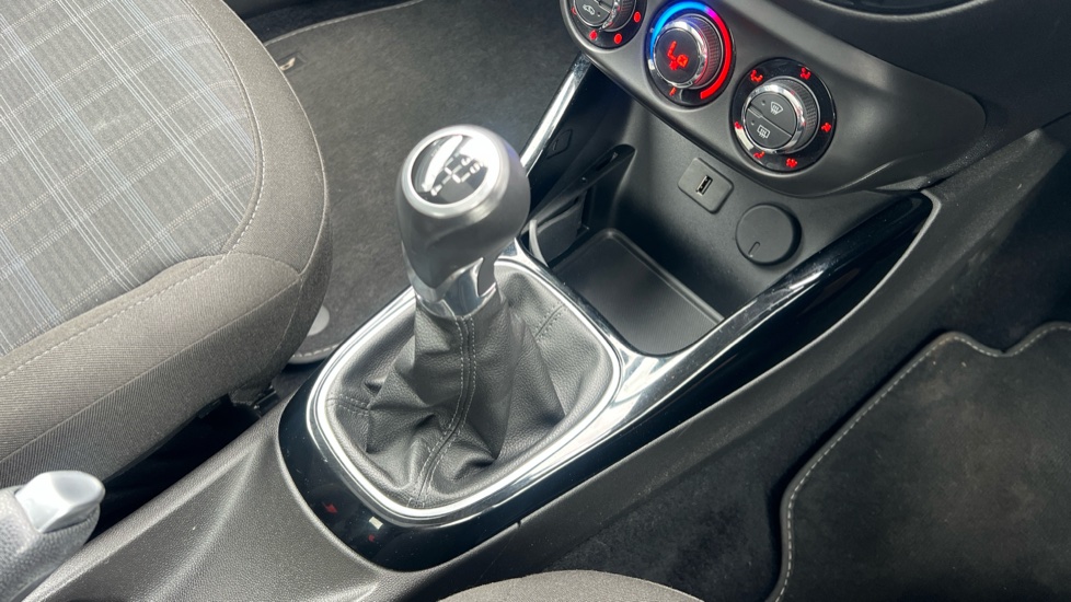 Vauxhall Adam 1.4i Glam 3dr Petrol Hatchback - Image 41