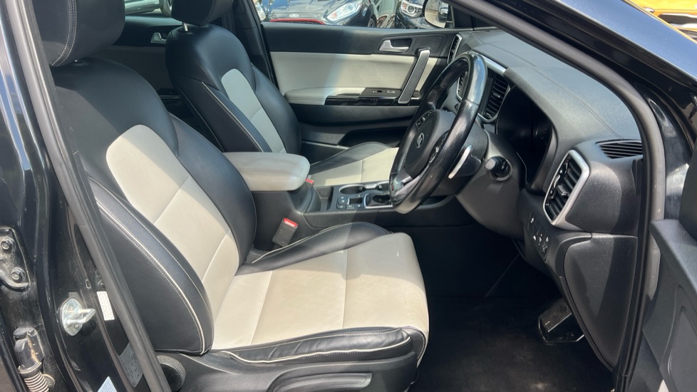 Kia Sportage 1.6T GDi ISG GT-Line 5dr DCT Auto [AWD] Petrol Estate - Image 28