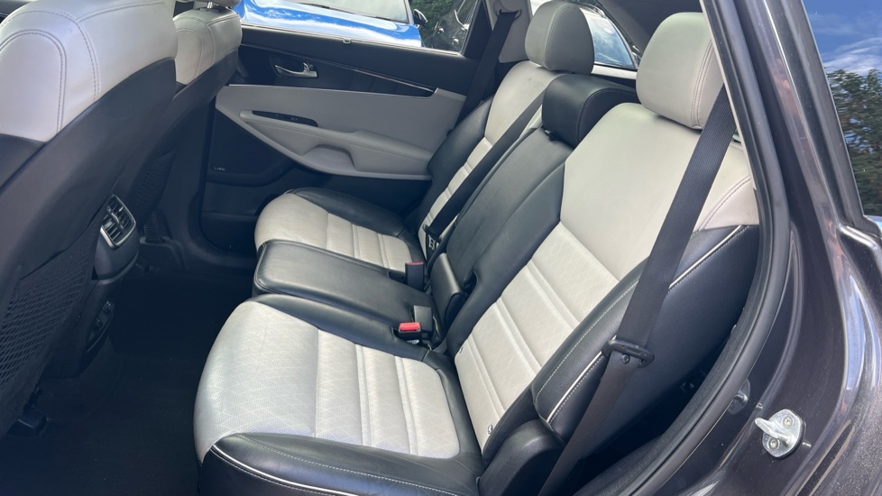 Kia Sorento 2.2 CRDi KX-4 5dr Auto Diesel Station Wagon - Image 22