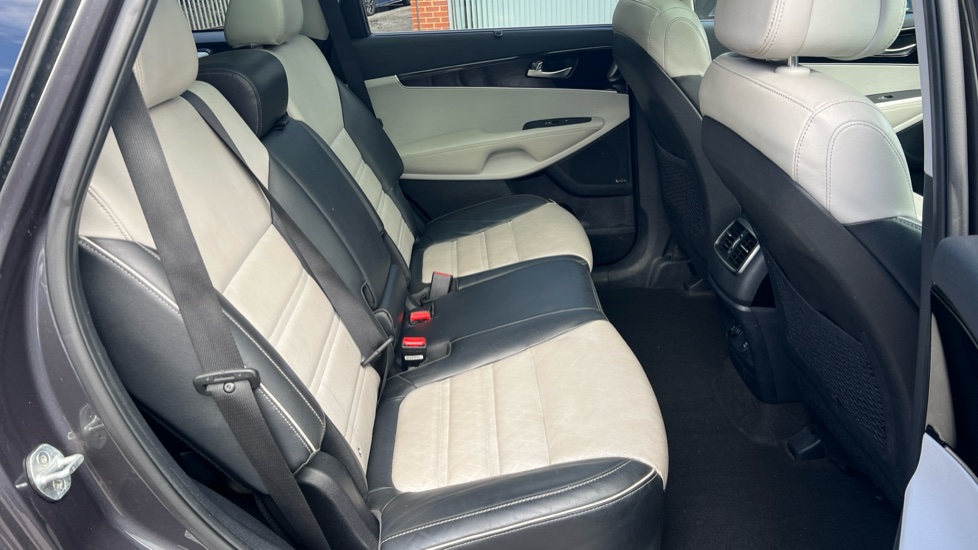 Kia Sorento 2.2 CRDi KX-4 5dr Auto Diesel Station Wagon - Image 27