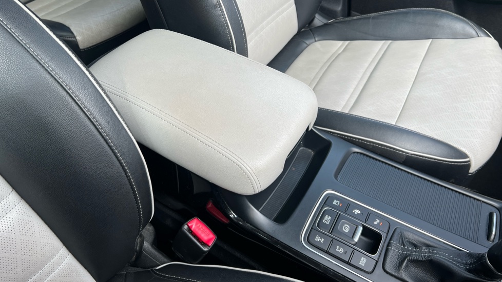 Kia Sorento 2.2 CRDi KX-4 5dr Auto Diesel Station Wagon - Image 42
