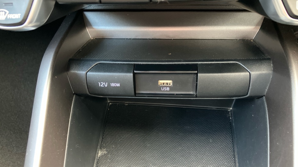 Kia Stonic 1.0T GDi 48V GT-Line 5dr Petrol Estate - Image 28
