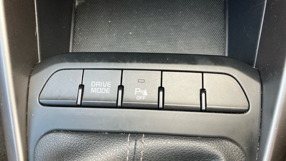 Kia Stonic 1.0T GDi 48V GT-Line 5dr Petrol Estate - Image 29