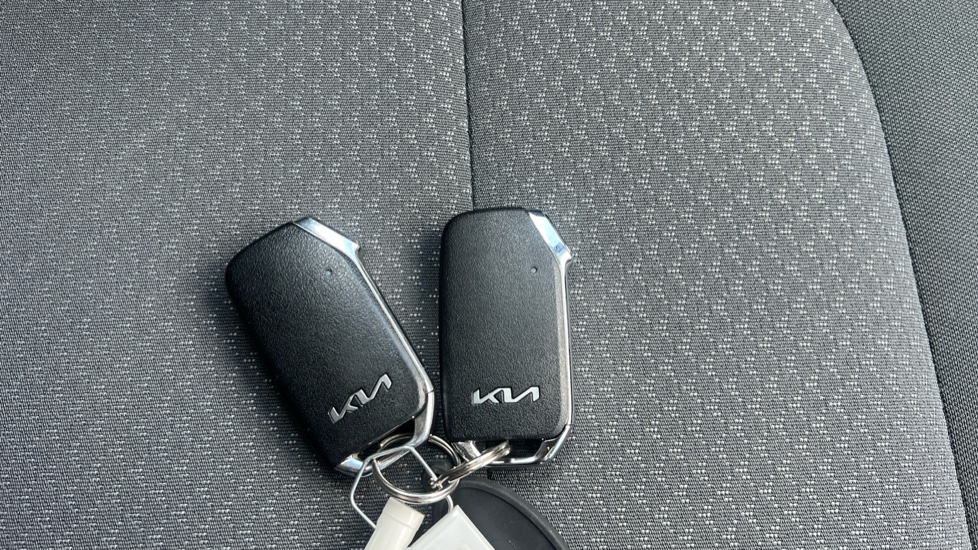 Kia Niro 1.6 GDi 127 Hybrid 2 Nav 5dr DCT Hybrid Estate - Image 20