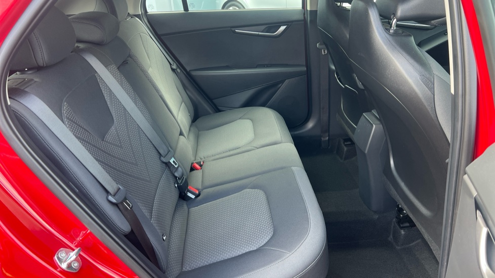 Kia Niro 1.6 GDi 127 Hybrid 2 Nav 5dr DCT Hybrid Estate - Image 24