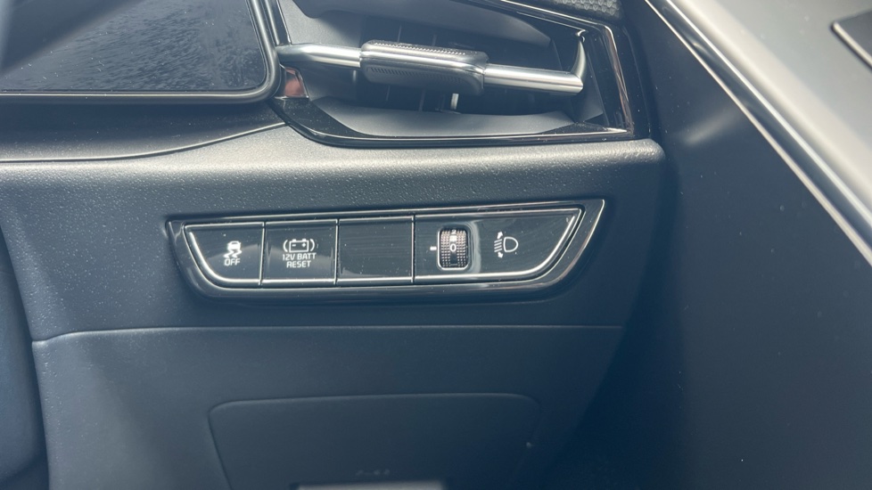 Kia Niro 1.6 GDi 127 Hybrid 2 Nav 5dr DCT Hybrid Estate - Image 30