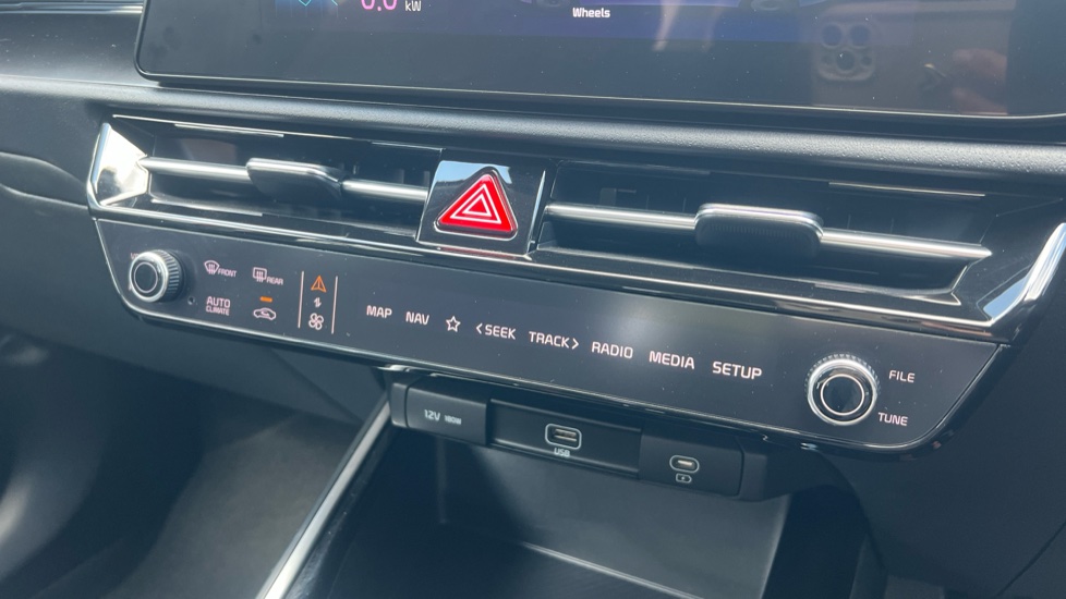 Kia Niro 1.6 GDi 127 Hybrid 2 Nav 5dr DCT Hybrid Estate - Image 36