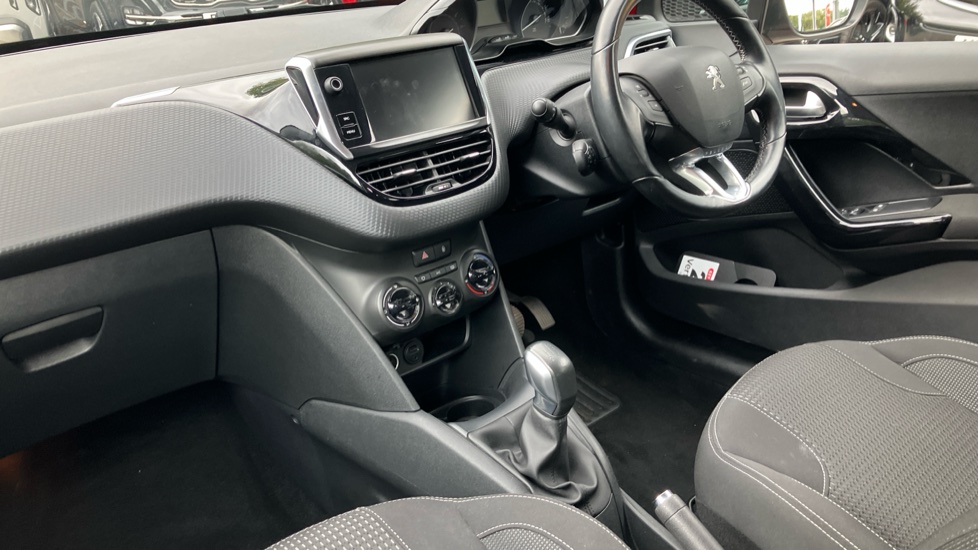 Peugeot 208 1.2 PureTech 82 Allure 5dr Petrol Hatchback - Image 11