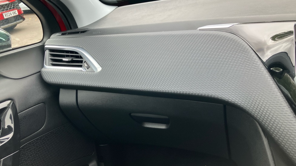 Peugeot 208 1.2 PureTech 82 Allure 5dr Petrol Hatchback - Image 27
