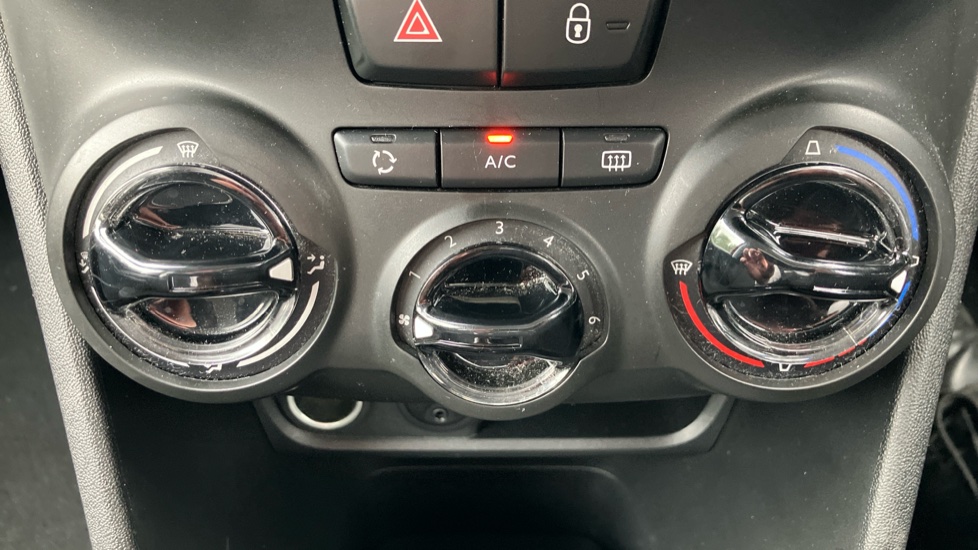 Peugeot 208 1.2 PureTech 82 Allure 5dr Petrol Hatchback - Image 30
