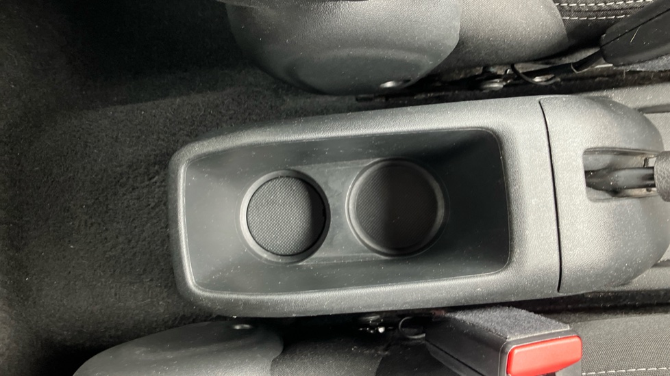 Peugeot 208 1.2 PureTech 82 Allure 5dr Petrol Hatchback - Image 35