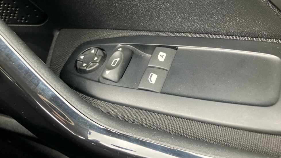 Peugeot 208 1.2 PureTech 82 Allure 5dr Petrol Hatchback - Image 36