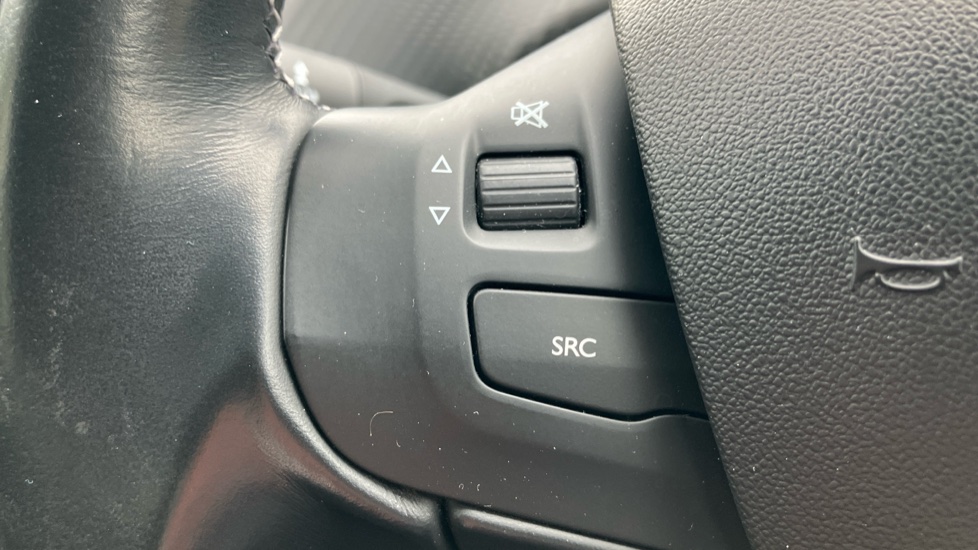 Peugeot 208 1.2 PureTech 82 Allure 5dr Petrol Hatchback - Image 39