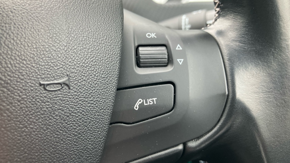 Peugeot 208 1.2 PureTech 82 Allure 5dr Petrol Hatchback - Image 41