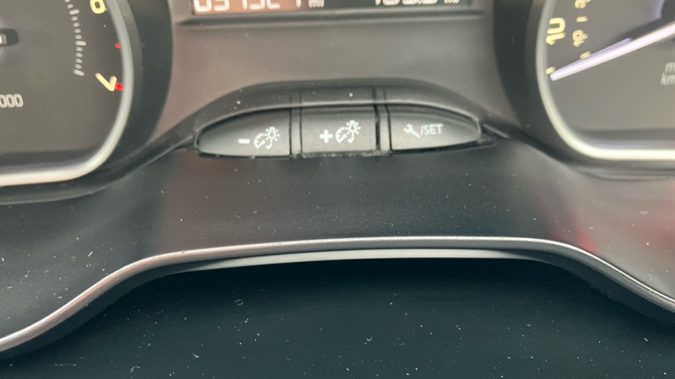 Peugeot 208 1.2 PureTech 82 Allure 5dr Petrol Hatchback - Image 45