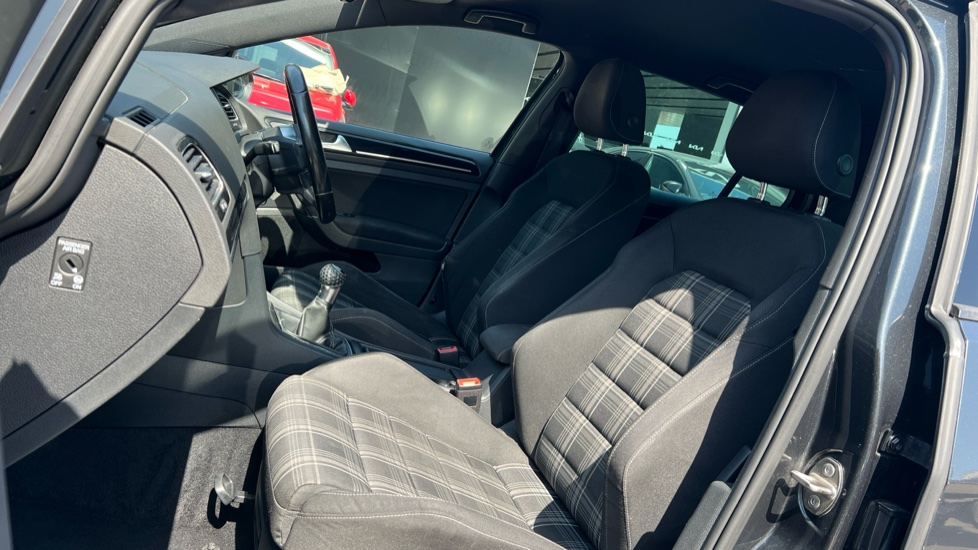 Volkswagen Golf 2.0 TDI GTD 5dr Diesel Hatchback - Image 21