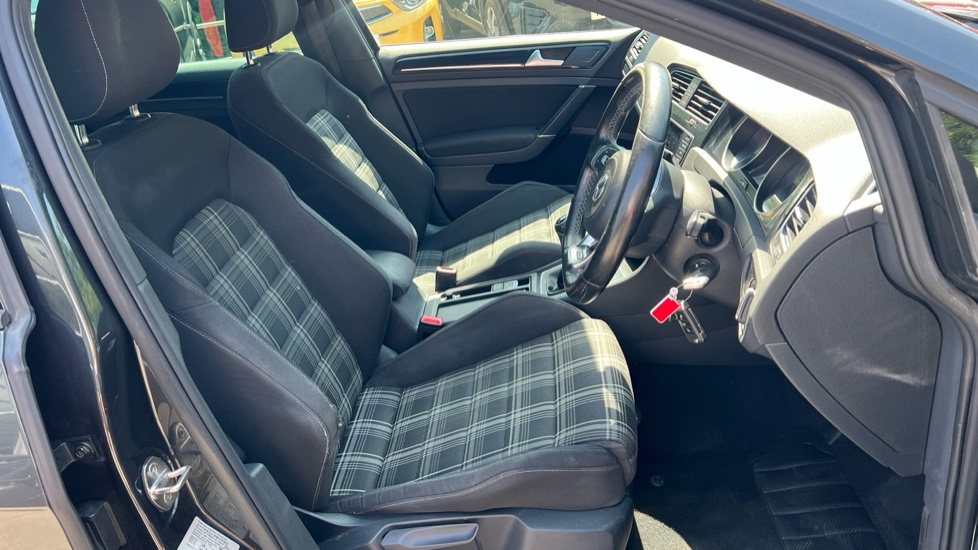 Volkswagen Golf 2.0 TDI GTD 5dr Diesel Hatchback - Image 28