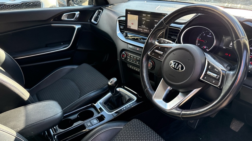 Kia Xceed 1.6 CRDi ISG 3 5dr Diesel Hatchback - Image 11